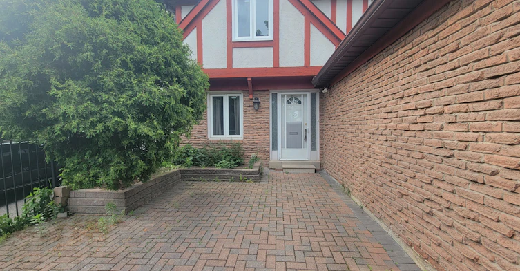 28 Holsworthy Crescent, Markham, ON, L3T 4C6 - 3
