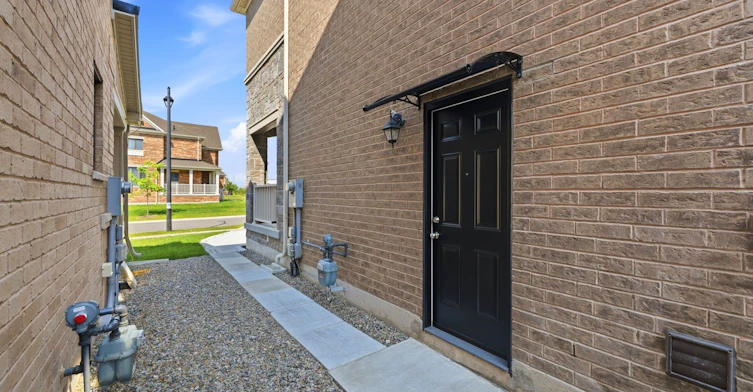 B-55 Bartram Crescent, Bradford West Gwillimbury, ON, L3Z 4L8 - 2