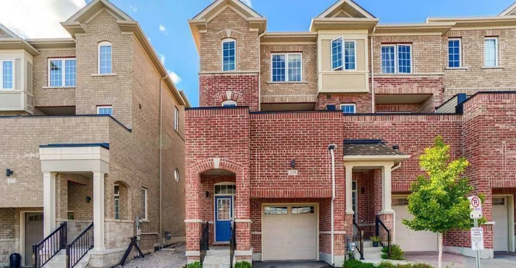 239 Harding Park, Newmarket, ON, L3Y 0E1