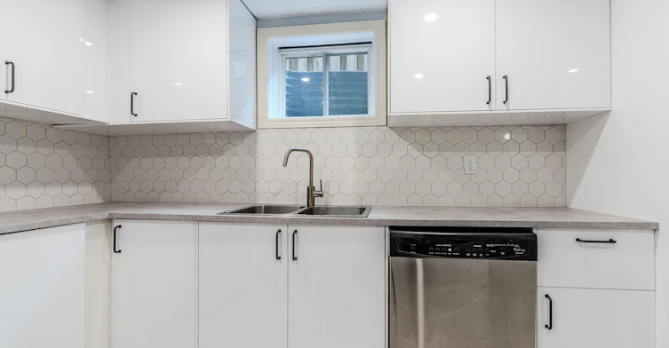 6 Robert Street, Markham, ON, L3R 8Z3 - 4