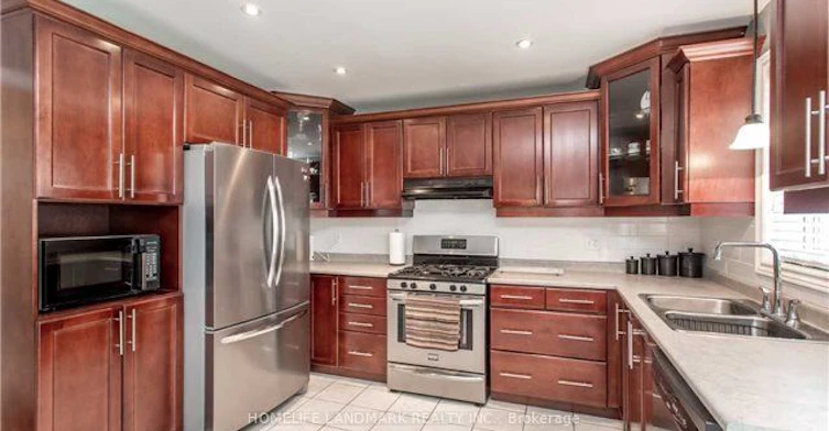 279 Chambers Crescent, Newmarket, ON, L3X 1T2 - 3