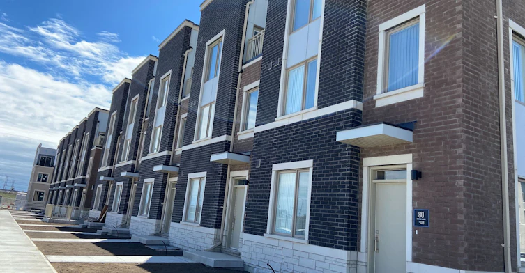 372-80 Honeycrisp Crescent, Vaughan, ON, L4K 0N7