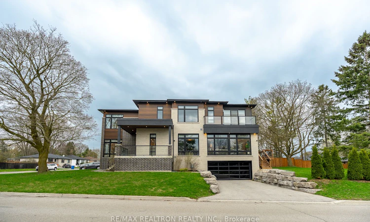 70 Collins Crescent