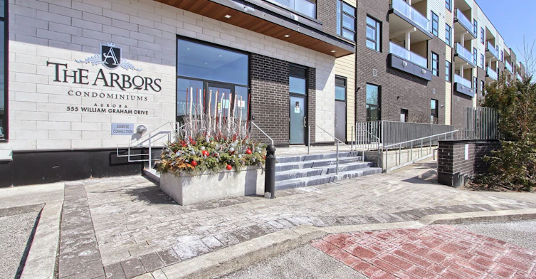 242-555 William Graham Dr Drive, Aurora, ON, L4G 7C4