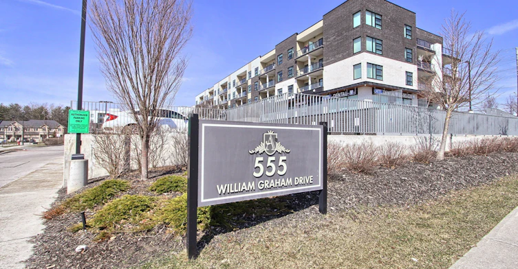 242-555 William Graham Dr Drive, Aurora, ON, L4G 7C4 - 2