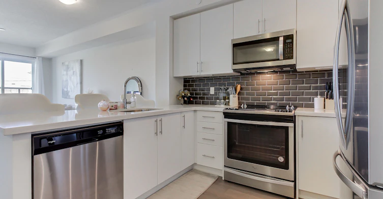 242-555 William Graham Dr Drive, Aurora, ON, L4G 7C4 - 7
