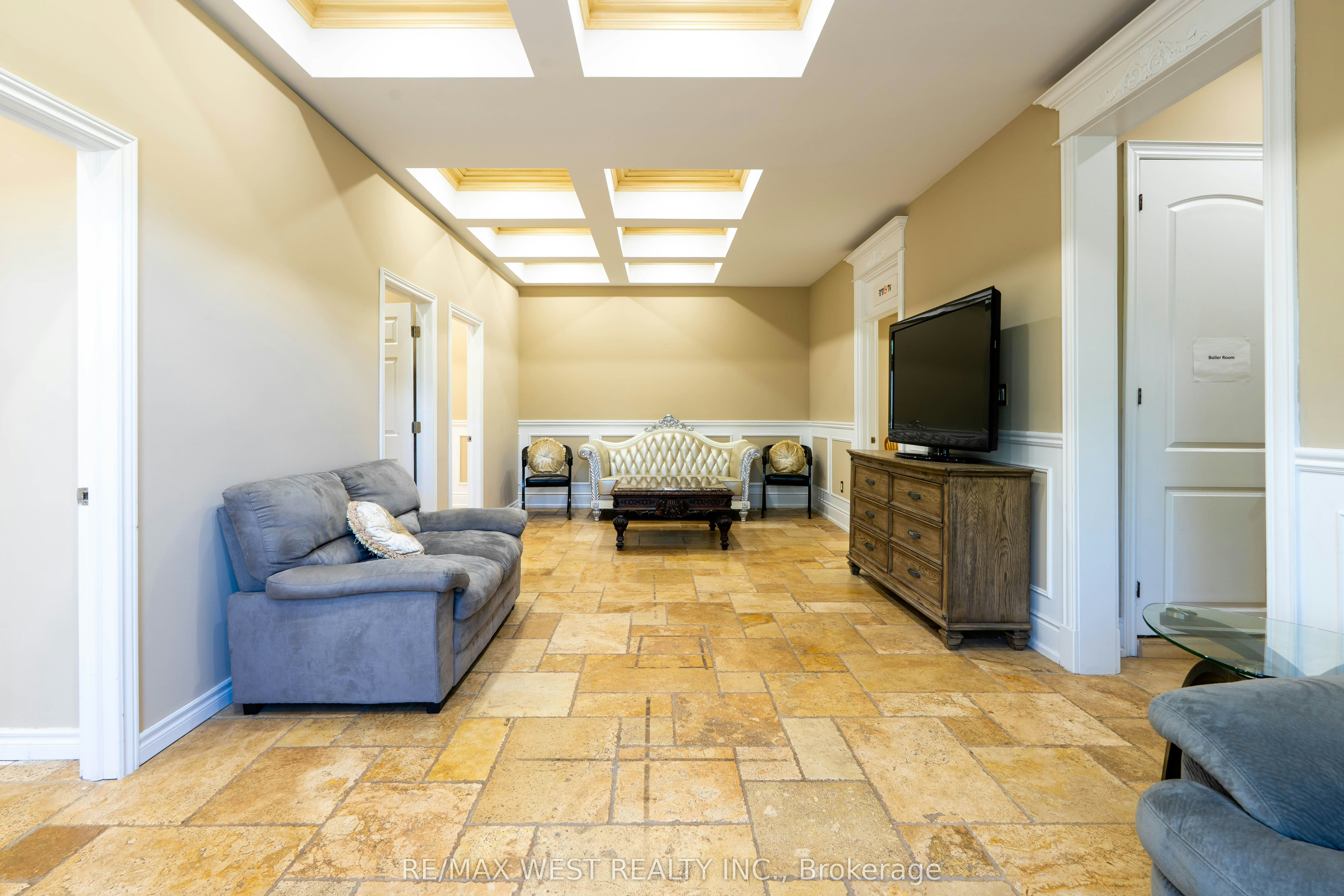 Main Floor-83 Elm Avenue, Richmond Hill, ON, L4C 6K8 - 9