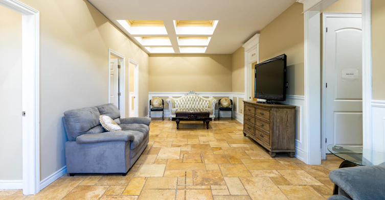 Main Floor-83 Elm Avenue, Richmond Hill, ON, L4C 6K8 - 9
