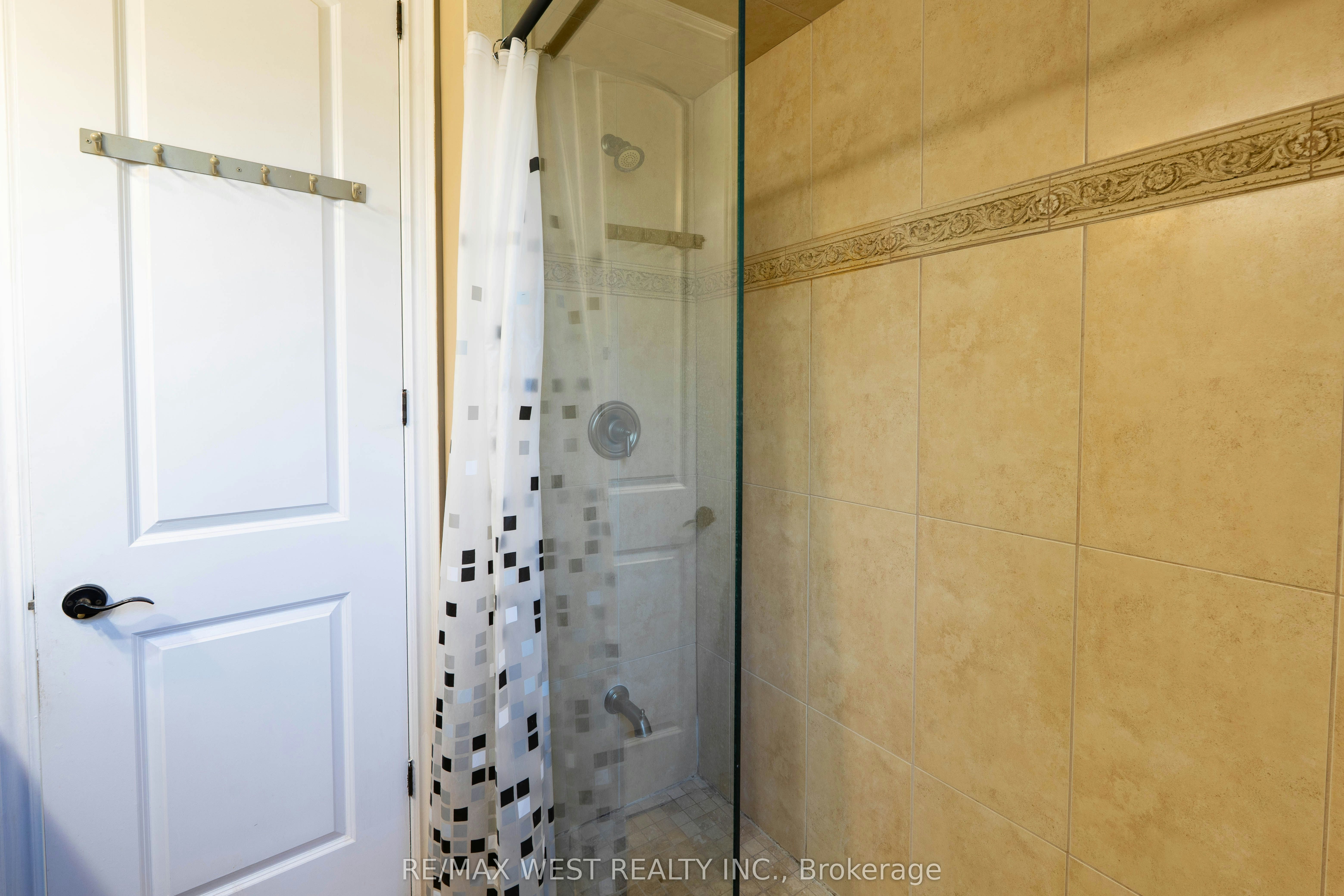Main Floor-83 Elm Avenue, Richmond Hill, ON, L4C 6K8 - 17