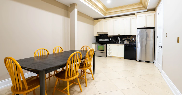 Main Floor-83 Elm Avenue, Richmond Hill, ON, L4C 6K8 - 11