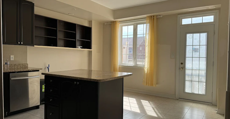 13 Cathedral High Street, Markham, ON, L6C 0N9 - 7