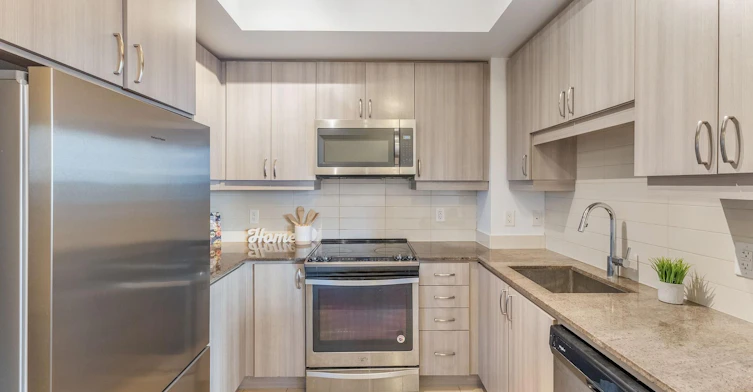 501-9205 Yonge Street, Richmond Hill, ON, L4C 6Z2 - 3