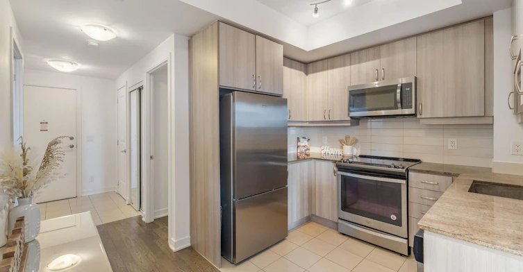 501-9205 Yonge Street, Richmond Hill, ON, L4C 6Z2 - 2