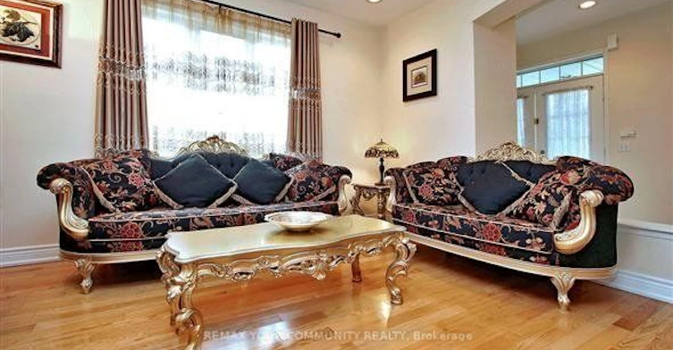 33 Golden Oak Avenue, Richmond Hill, ON, L4S 1Y6 - 2