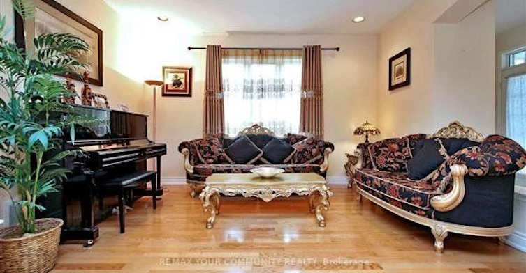 33 Golden Oak Avenue, Richmond Hill, ON, L4S 1Y6
