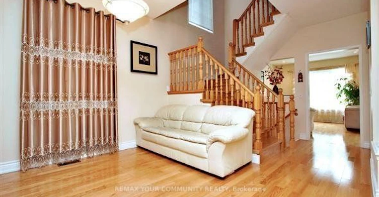 33 Golden Oak Avenue, Richmond Hill, ON, L4S 1Y6 - 4