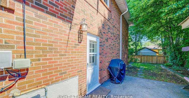 Back unit-107 Sherwood Forest Drive, Markham, ON, L3P 1P9 - 2