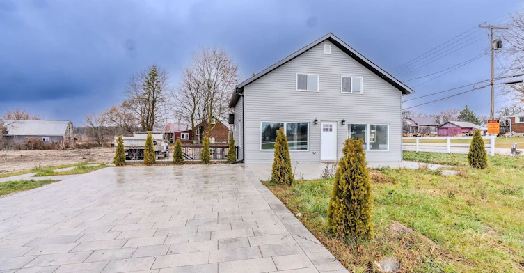 19758 Centre Street, East Gwillimbury, ON, L0G 1M0
