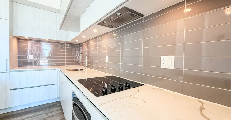 705-5 Steckley House Lane, Richmond Hill, ON, L4S 0N2 - 3