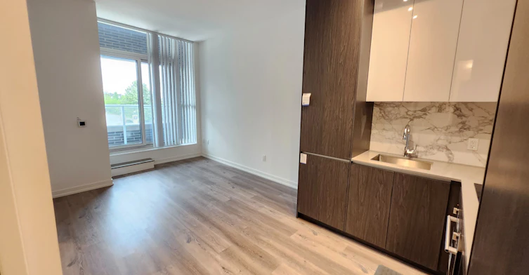 206-28 Interchange Way, Vaughan, ON, L4K 0P8 - 2