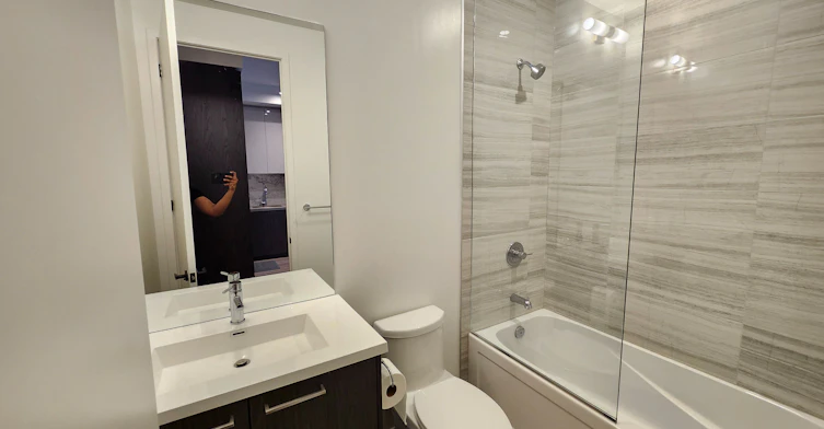 206-28 Interchange Way, Vaughan, ON, L4K 0P8 - 6