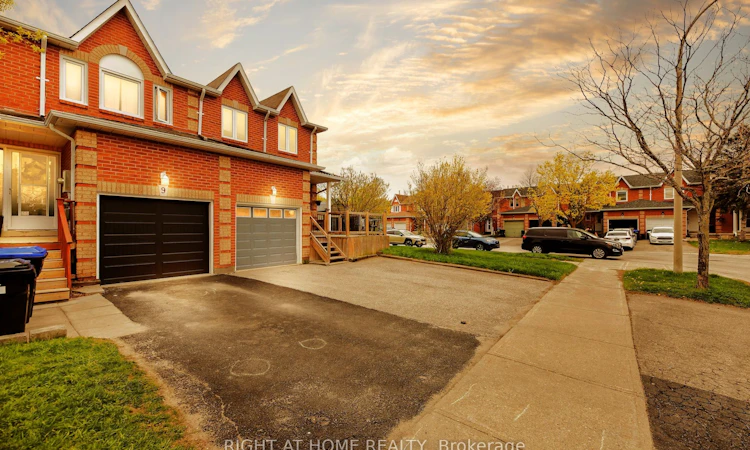 11 Potter Crescent
