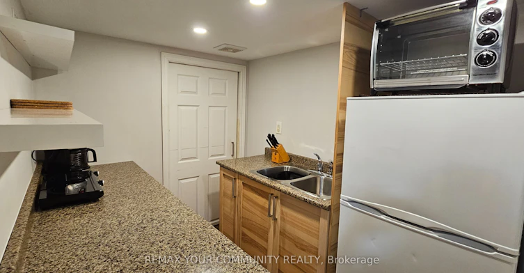Bsmt-46 Courtland Crescent, East Gwillimbury, ON, L9N 0A9 - 6
