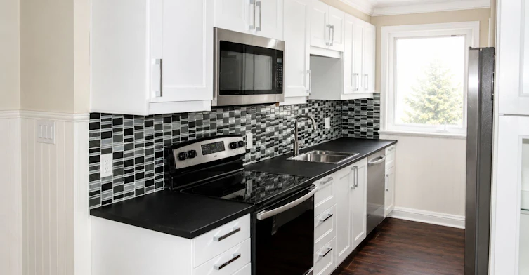 Main Fl-97 Cartier Crescent, Richmond Hill, ON, L4C 2N3 - 8