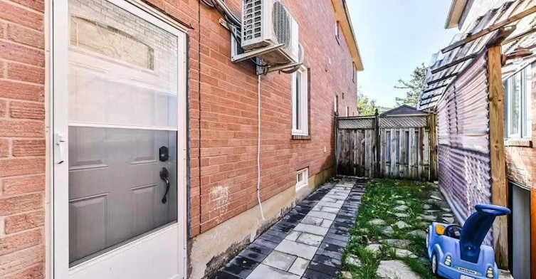 Bsmt-129 Bernard Avenue, Richmond Hill, ON, L4C 9Z6 - 2