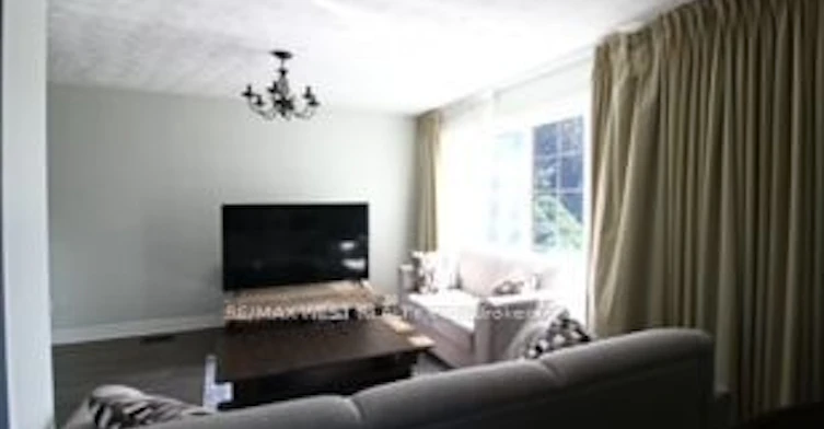 Main Floor-13 Webster Drive, Aurora, ON, L4G 2A4 - 3