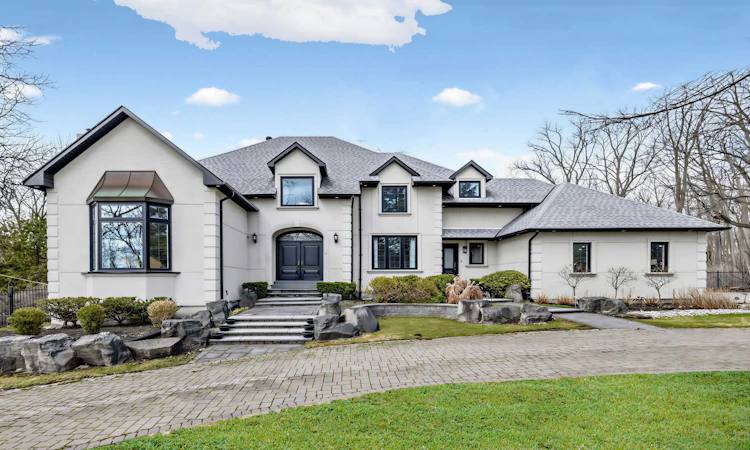 18 Walnut Glen Place