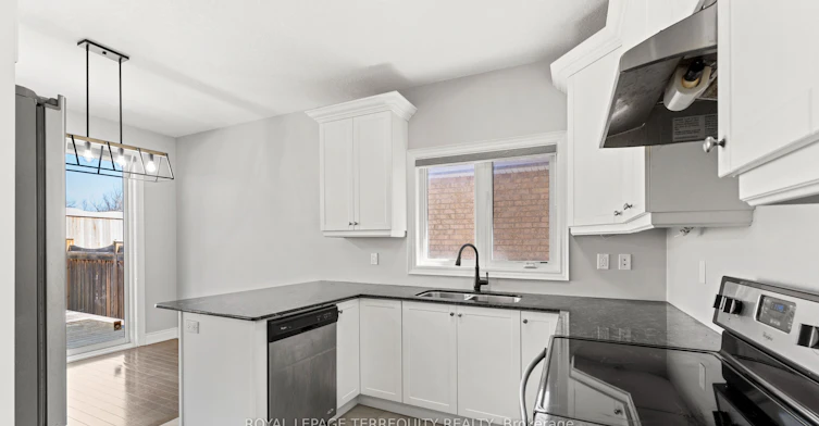 1818 Lamstone Street, Innisfil, ON, L9S 5A1 - 8