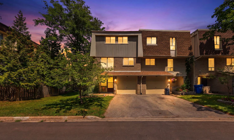 7-45 Poplar Crescent N