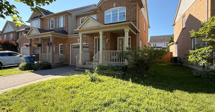 (Main & 2nd floor)-211 Chilcott Crescent, Newmarket, ON, L3X 3G6