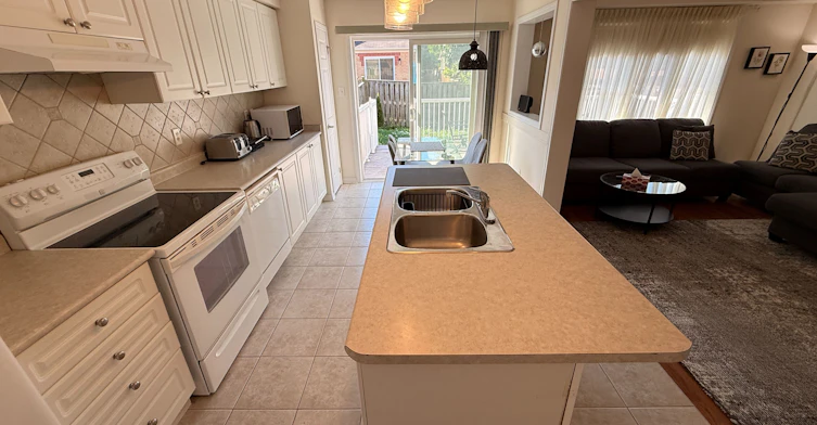 (Main & 2nd floor)-211 Chilcott Crescent, Newmarket, ON, L3X 3G6 - 10