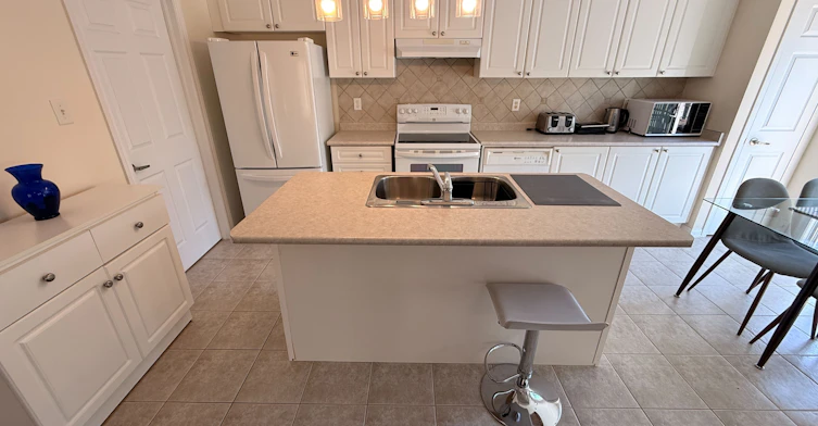 (Main & 2nd floor)-211 Chilcott Crescent, Newmarket, ON, L3X 3G6 - 9