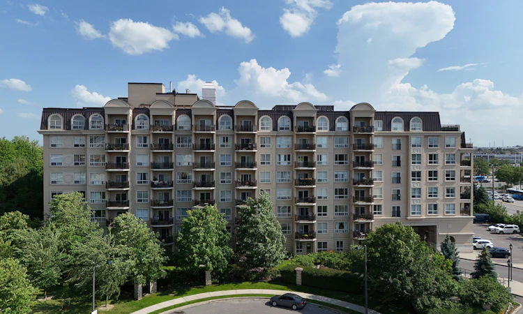 402-1 Maison Parc Court