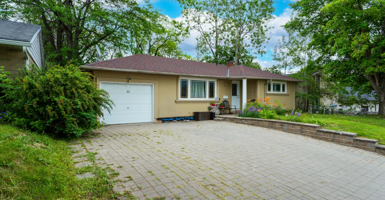Basement-43 Parkside Drive, Newmarket, ON, L3Y 4R7