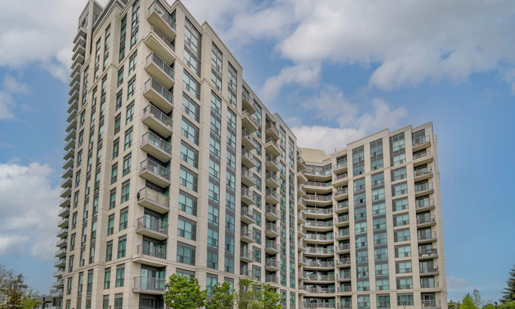 505-185 Oneida Crescent