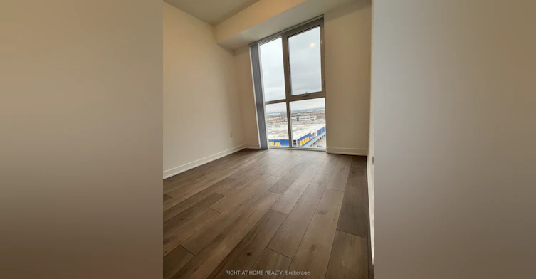 915-10 Honeycrisp Crescent, Vaughan, ON, L4K 0M7 - 6