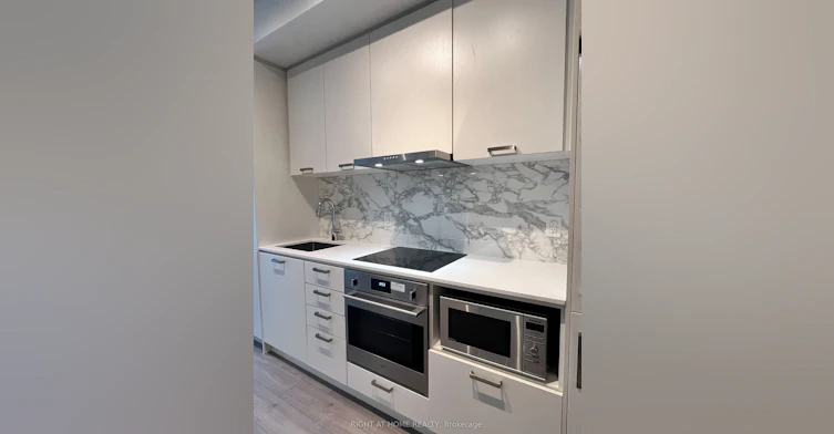 915-10 Honeycrisp Crescent, Vaughan, ON, L4K 0M7 - 5