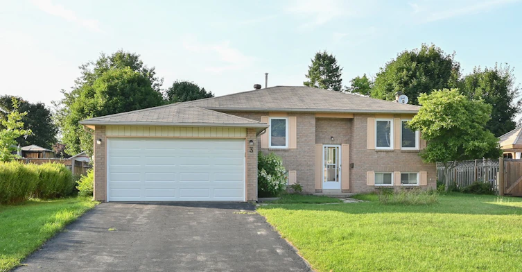 3 John James Drive, Essa, ON, L3W 0J4