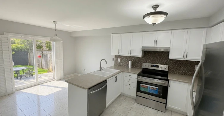 129 Trailhead Avenue, Newmarket, ON, L3X 2Z6 - 2