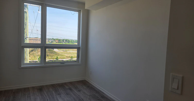 7-16 Lytham Green Circle, Newmarket, ON, L3Y 0H3 - 2