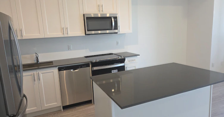 7-16 Lytham Green Circle, Newmarket, ON, L3Y 0H3 - 8