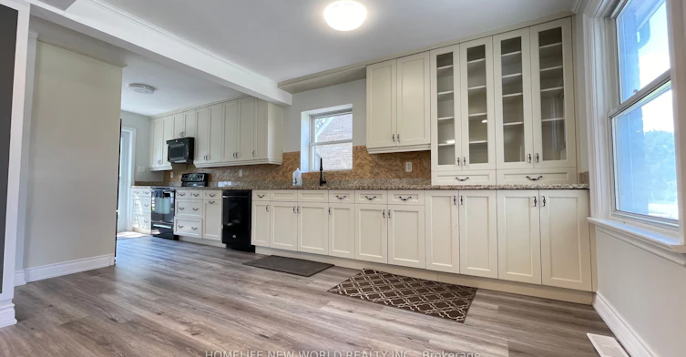 100 Pugsley Avenue, Richmond Hill, ON, L4C 1Z9 - 5