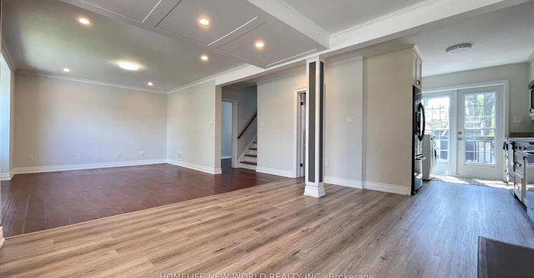 100 Pugsley Avenue, Richmond Hill, ON, L4C 1Z9 - 4