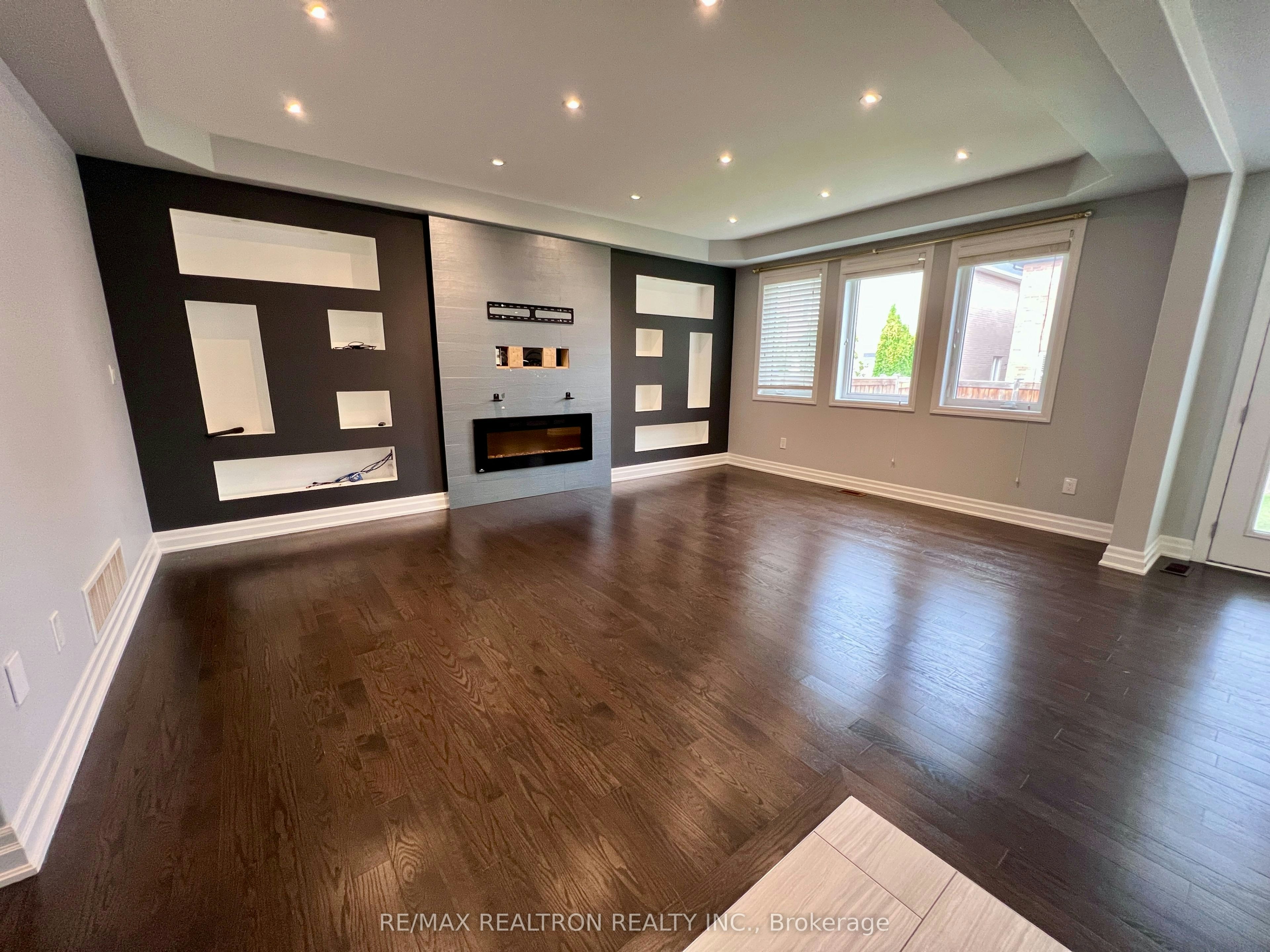 223 Thomas Phillips Drive, Aurora, ON, L4G 0Y2 - 3