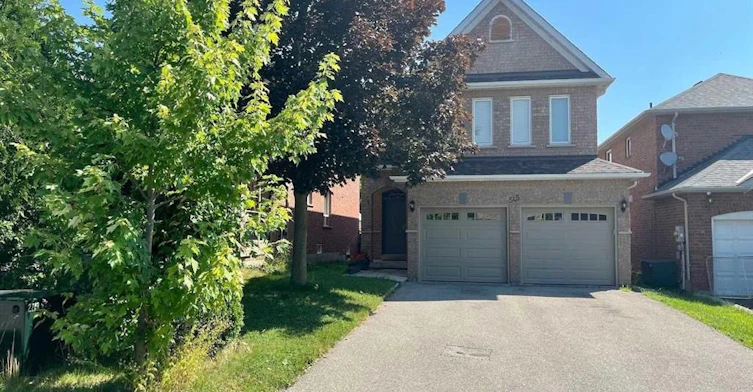 Upper-545 Menczel Crescent, Newmarket, ON, L3X 2P2