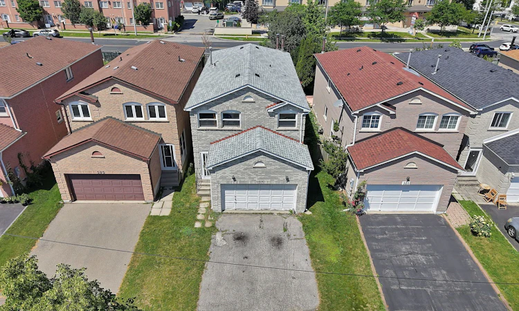 103 Chloe Crescent